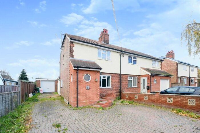 3 Bedroom Semi-Detached House For Sale In Coggeshall Road, Bradwell, Braintree, CM77