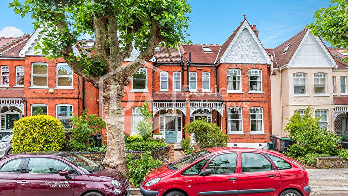 2 Bedroom Apartment To Rent In Warner Road, Crouch End, London, N8