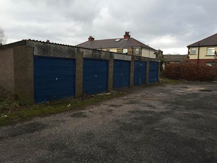 Parking To Rent In Garage Reevy Road, Wibsey, Bradford, BD6