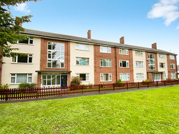2 Bedroom Flat For Sale In South Street, Cottingham, HU16