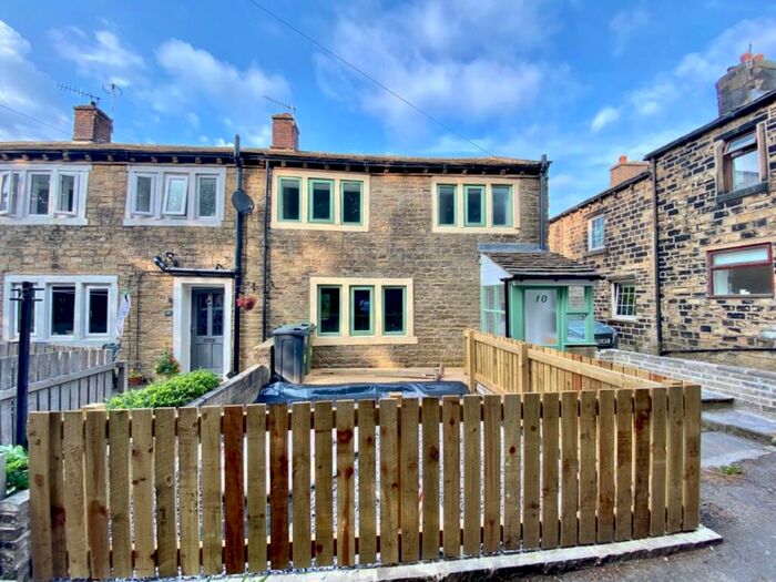 2 Bedroom Cottage To Rent In Barber Row, Linthwaite, Huddersfield, HD7