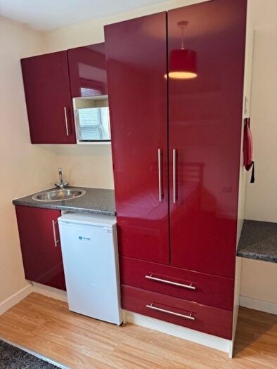 1 Bedroom Studio To Rent In - Newsome Road, Huddersfield, HD4