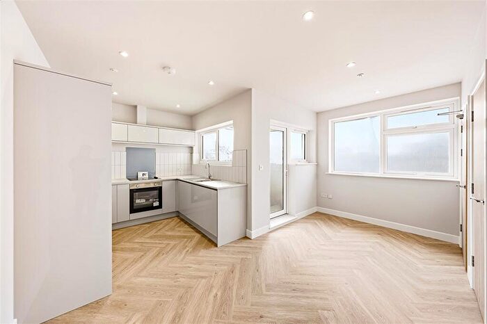 2 Bedroom Flat For Sale In Pemberton Court, E1