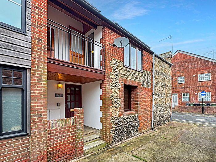 2 Bedroom Terraced House To Rent In George Street, Sandown, PO36