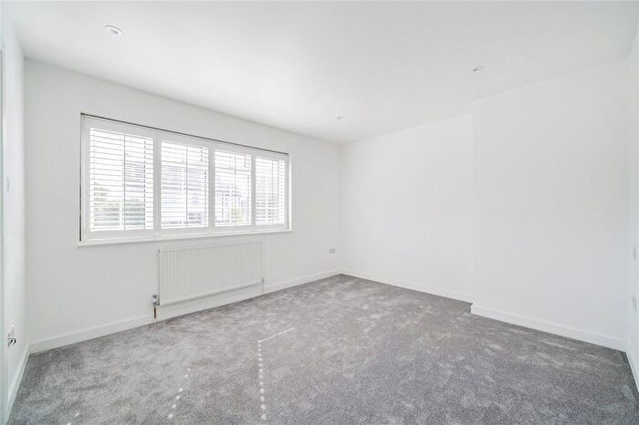 3 Bedroom End Of Terrace House For Sale In Franklyn Road, Walton-On-Thames, KT12
