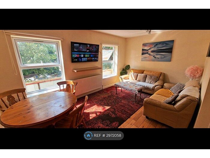 2 Bedroom Flat To Rent In Stapleton Road, Bristol, BS5
