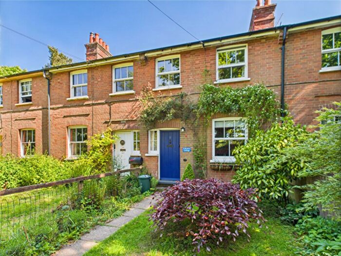 3 Bedroom Cottage For Sale In Station Cottages, Basingstoke, RG25