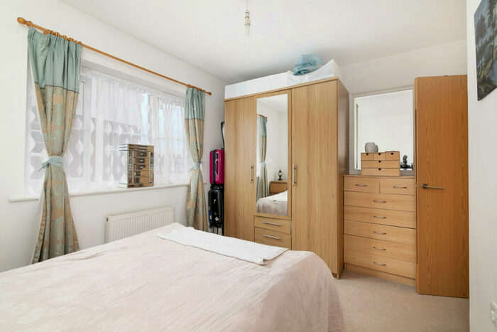 2 Bedroom Flat To Rent In Craigen Gardens, Ilford, IG3