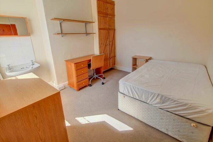 5 Bedroom House Of Multiple Occupation To Rent In Monks Road, Exeter, EX4