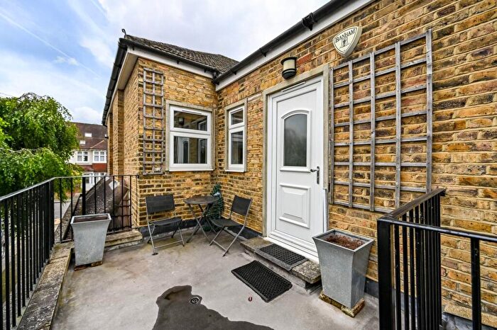 3 Bedroom Flat To Rent In Alric Avenue, New Malden, KT3