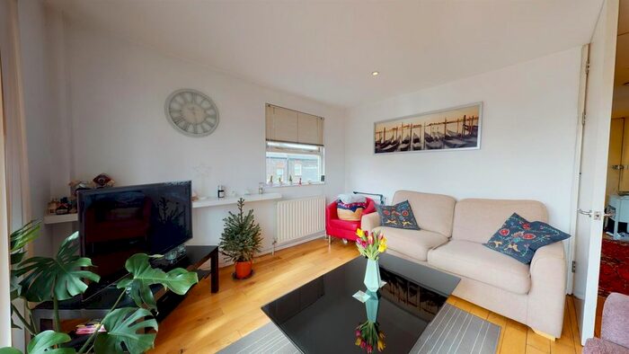 2 Bedroom Flat To Rent In Earlsfield Road, London, SW18