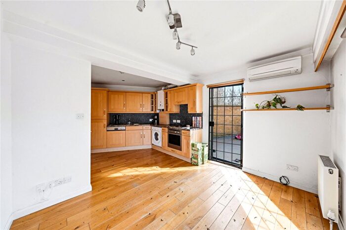 2 Bedroom Flat To Rent In St. Pauls Crescent, Camden, London, NW1