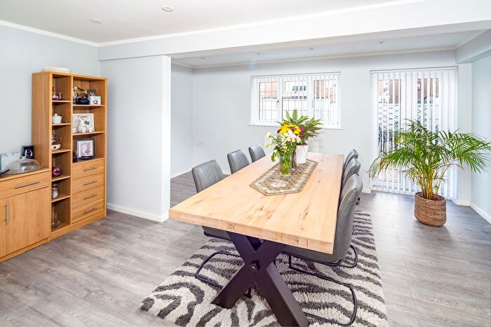 5 Bedroom Detached House For Sale In Hambleside, Bicester, OX26