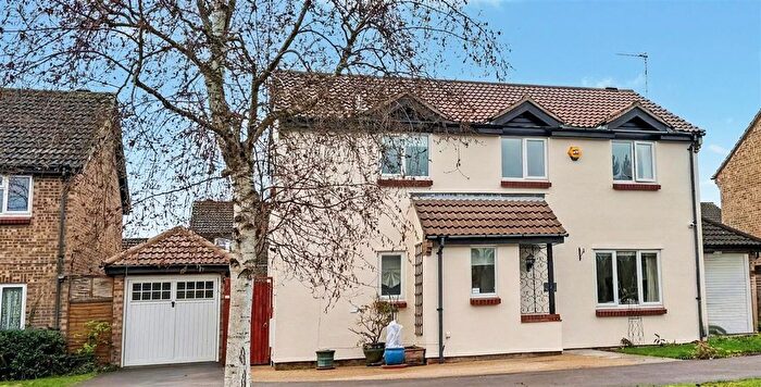 4 Bedroom Detached House For Sale In Wentworth Drive, Bedford, MK41