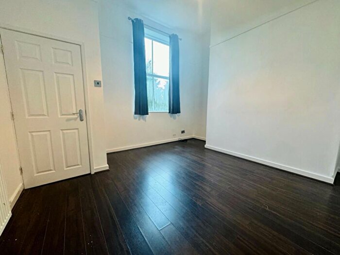 1 Bedroom Flat For Sale In Grosvenor Court, Queens Drive, Wavertree, Liverpool, L15