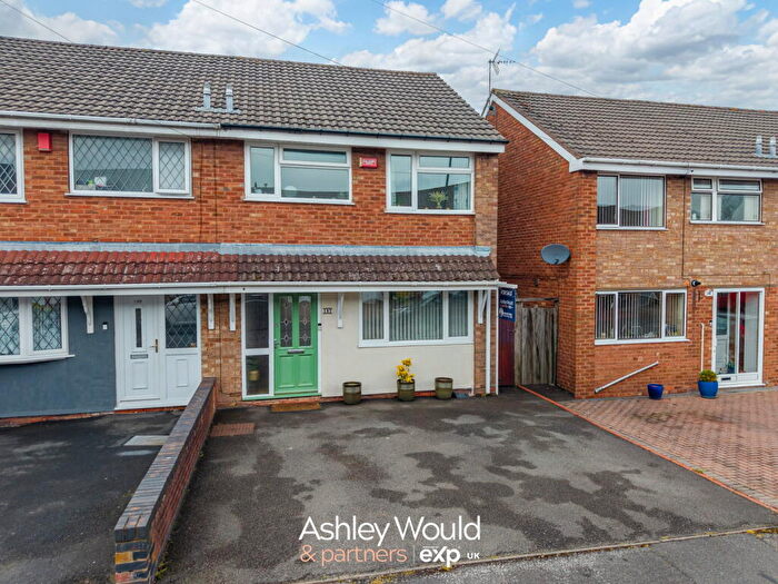 3 Bedroom Semi-Detached House For Sale In Pinewood Drive, Birmingham, B32