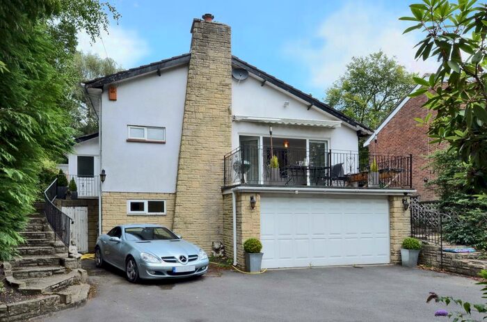 5 Bedroom Detached House To Rent In Lightwater, Surrey, GU18