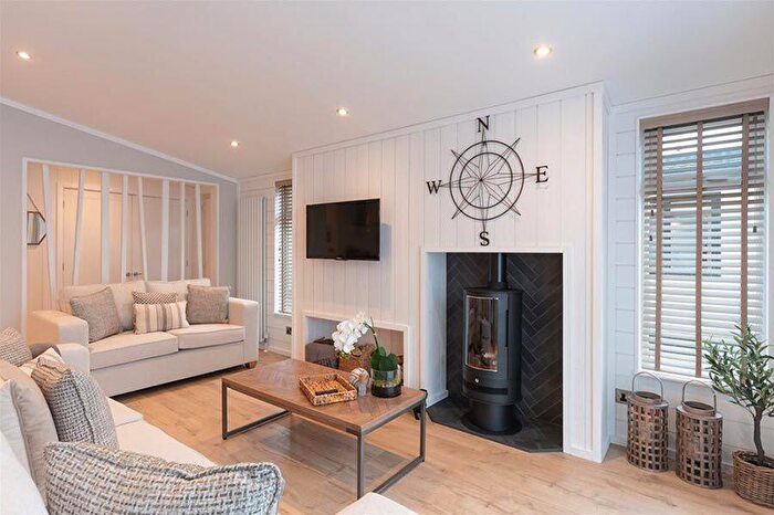 3 Bedroom Lodge For Sale In Chipping Norton, Oxfordshire, OX7