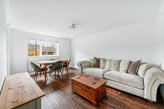 2 Bedroom Flat To Rent In Ravensmade Way, Chiswick, London, W4