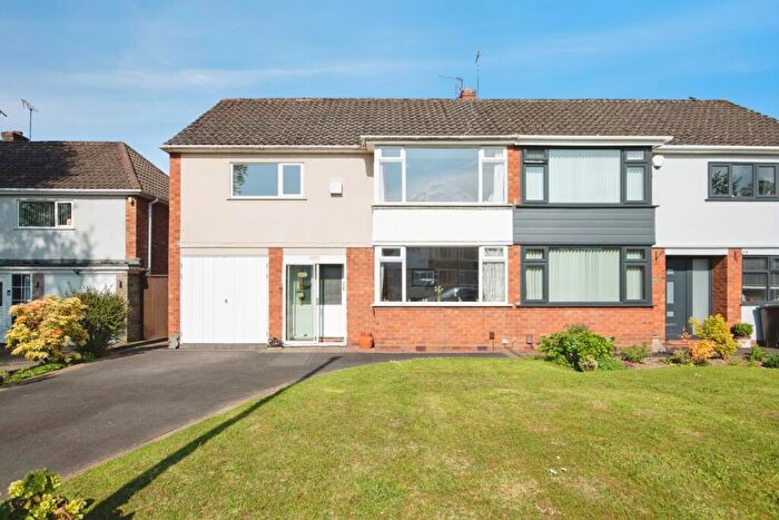 3 Bedroom Semi Detached House For Sale In Pine Walk, Stourbridge, West Midlands, DY9