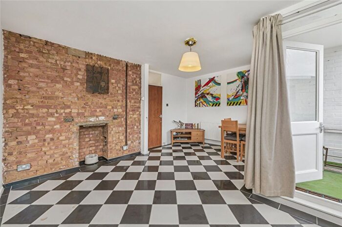 3 Bedroom Flat For Sale In Fenwick Place, London, SW9