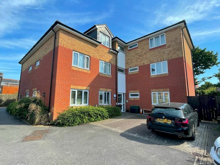 2 Bedroom Flat To Rent In South Street, Taunton, TA1