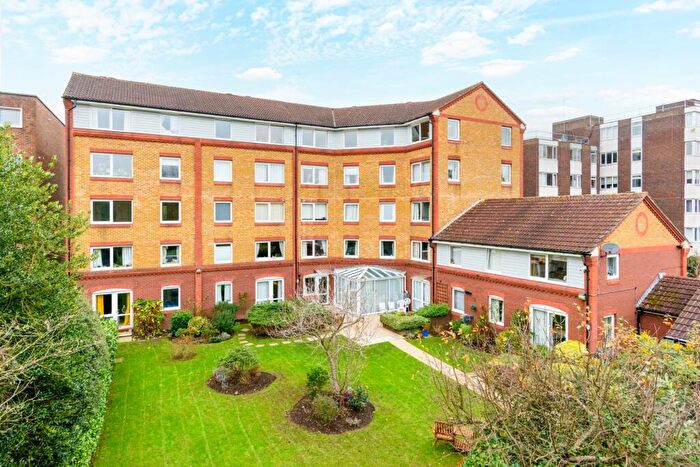 1 Bedroom Retirement Property For Sale In Fairview Court, Kingston Upon Thames, KT2
