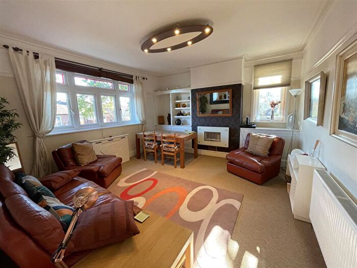 2 Bedroom Flat To Rent In Park Road, Loughborough, - Inc Bills, LE11