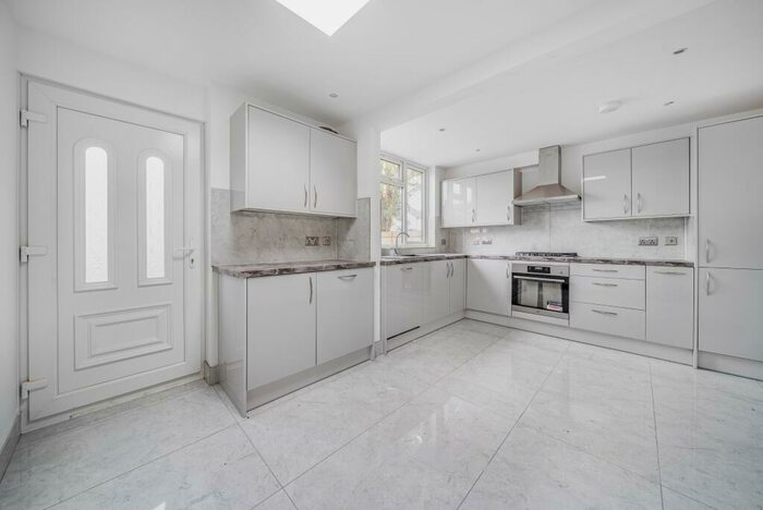 3 Bedroom Detached House To Rent In Ivy Close, Maidenhead, SL6