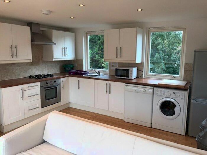 3 Bedroom Flat To Rent In Valentia Road, Headington, Oxford, OX3