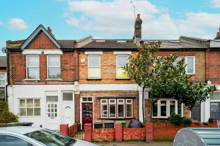 1 Bedroom Flat To Rent In Coppermill Lane, London, E17