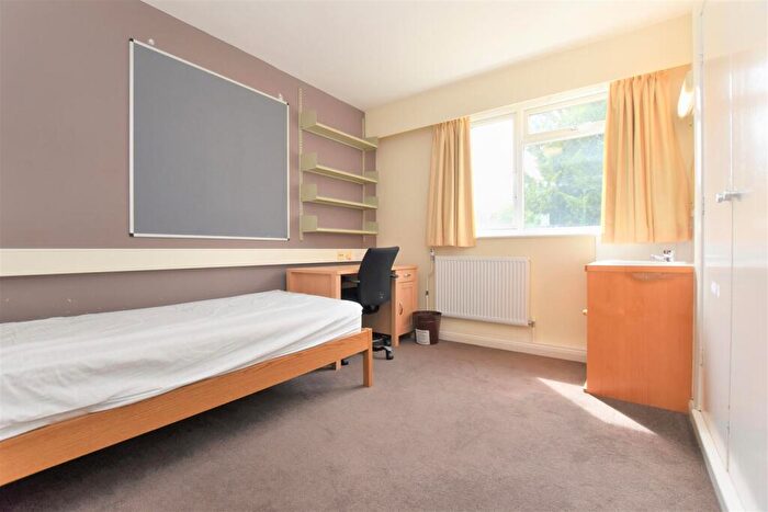 1 Bedroom Private Hall To Rent In Room Martindale Court, RG1