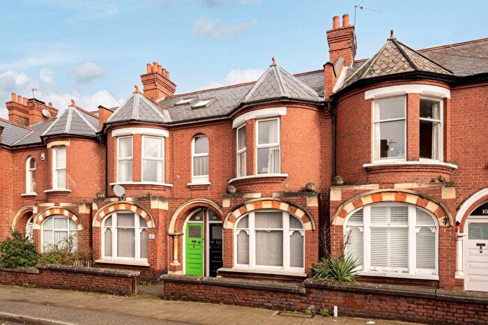 4 Bedroom Flat For Sale In Radbourne Road, Balham, London, SW12