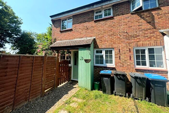 1 Bedroom End Of Terrace House To Rent In Chertsey, Surrey, KT16