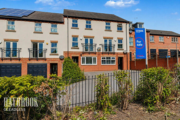 4 Bedroom Town House For Sale In Quarryfield Road, Sheffield, S9