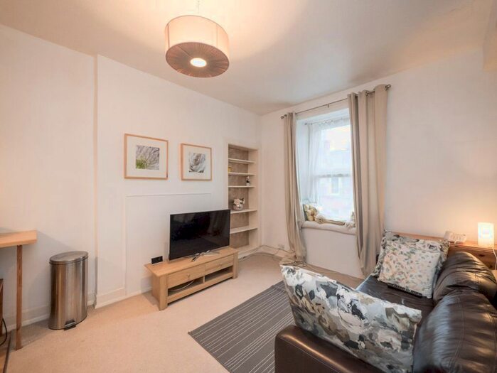 1 Bedroom Flat To Rent In Murdoch Terrace, Polwarth, EH11