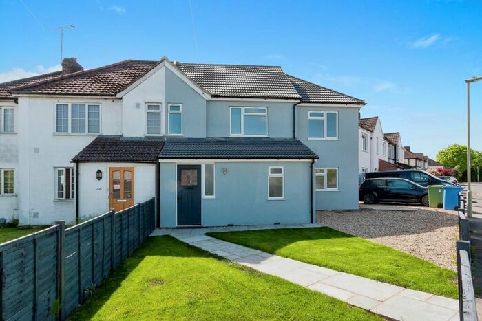 5 Bedroom Semi-Detached House To Rent In Clive Road, Aldershot, GU12