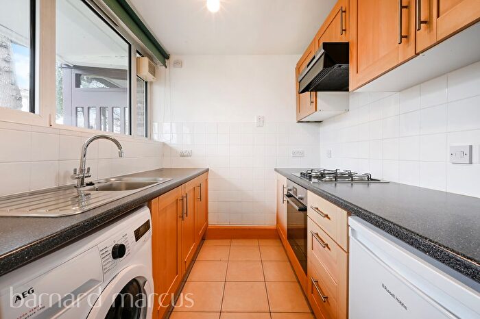 1 Bedroom Flat To Rent In Winterfold Close, London, SW19