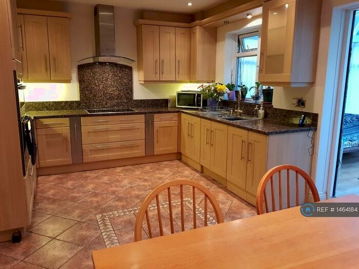 3 Bedroom End Of Terrace House To Rent In Merten Road, Romford, RM6