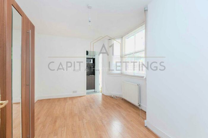Studio To Rent In Cranbrook Park, Wood Green, N22