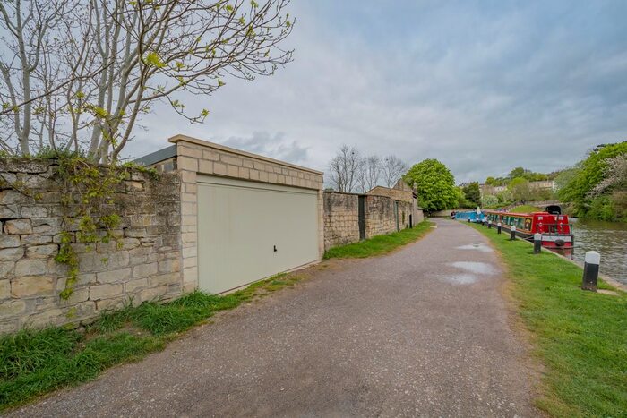 Garage / Parking To Rent In Caroline Buildings, Bath, BA2