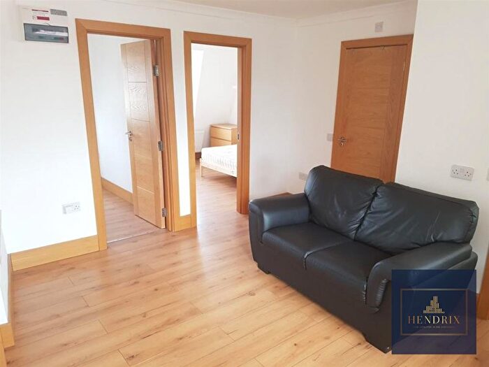 2 Bedroom Flat To Rent In Kingsland High Street, London, E8