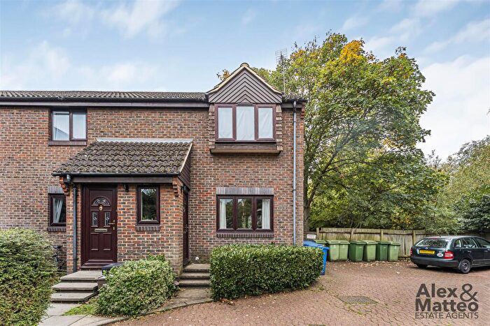 2 Bedroom Flat For Sale In Somerford Way, Canada Water, SE16