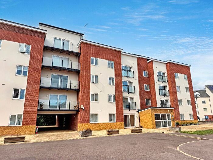2 Bedroom Flat For Sale In Plough House Harrow Close, Bedford, MK42