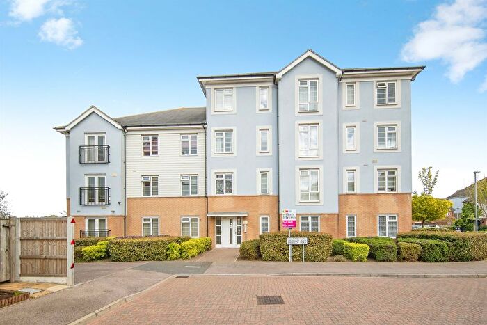 2 Bedroom Flat For Sale In Heron Way, Harwich, CO12