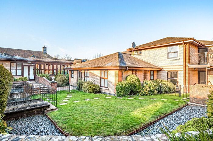 1 Bedroom Flat To Rent In Evenlode, Thamesfield Village, - Wargrave Road, Henley-On-Thames, Oxfordshire, RG9