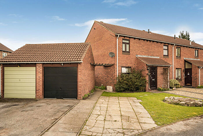 2 Bedroom End Of Terrace House For Sale In Flatford Place, Kidlington, OX5