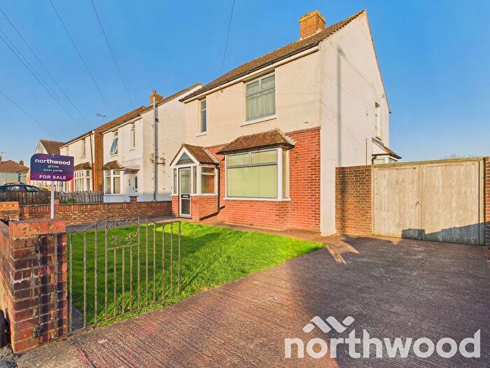 2 Bedroom Detached House For Sale In Kingsnorth Road, Kingsnorth, Ashford, TN23