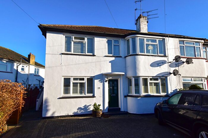 2 Bedroom Maisonette For Sale In Trevellance Way, Watford, WD25