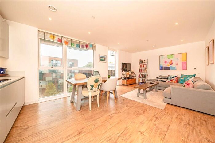 2 Bedroom Flat For Sale In Danson Mews, Elephant & Castle, SE17